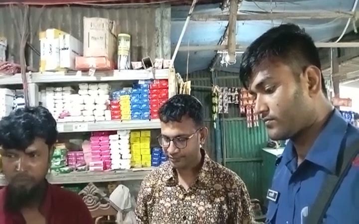 সিরাজগঞ্জে নকল বিড়ি জব্দ; তিন প্রতিষ্ঠানকে জরিমানা